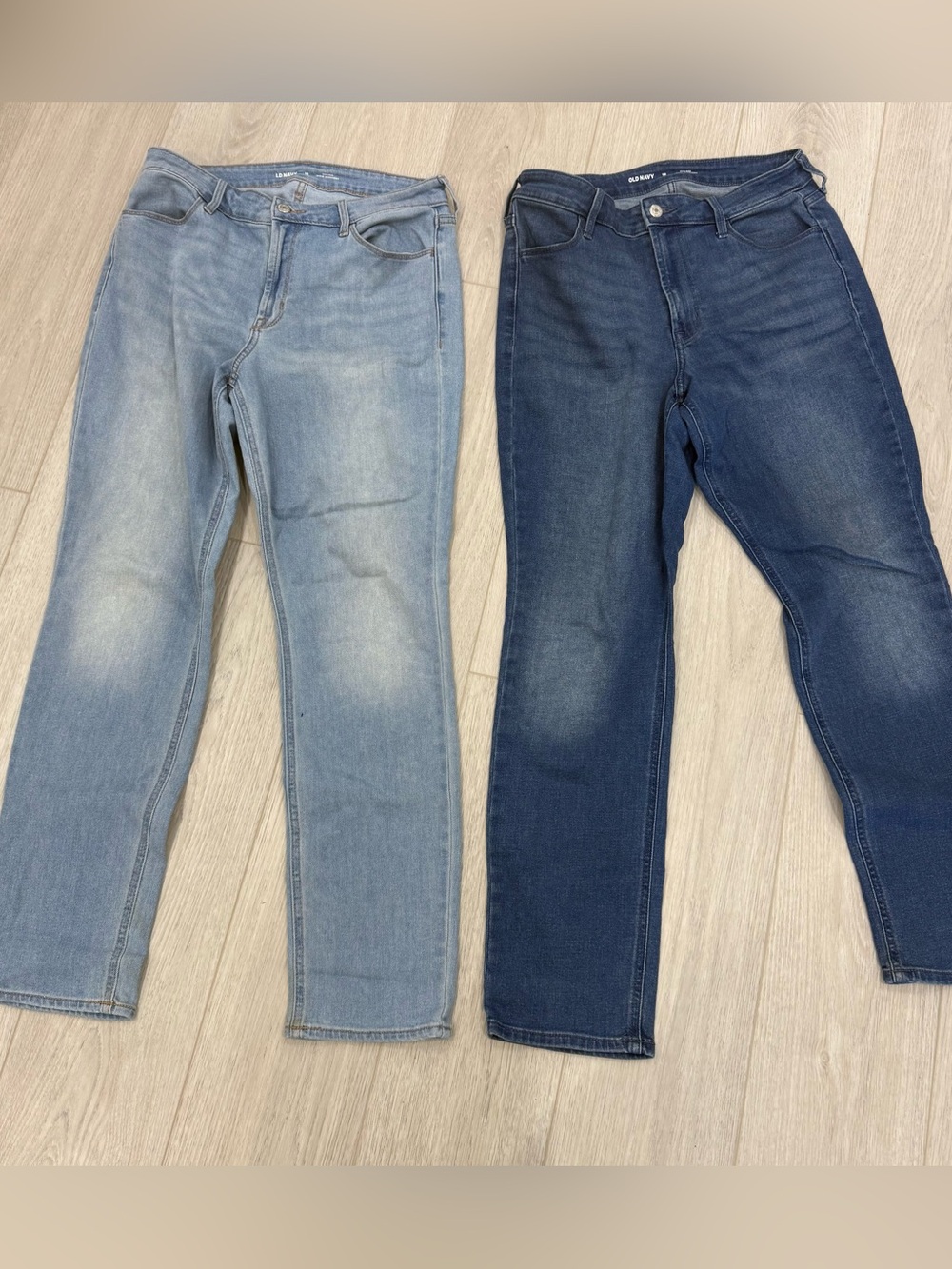 Old Navy Women’s Hi-Rise WOW Straight Jeans - Light Blue & Dark Blue Wash